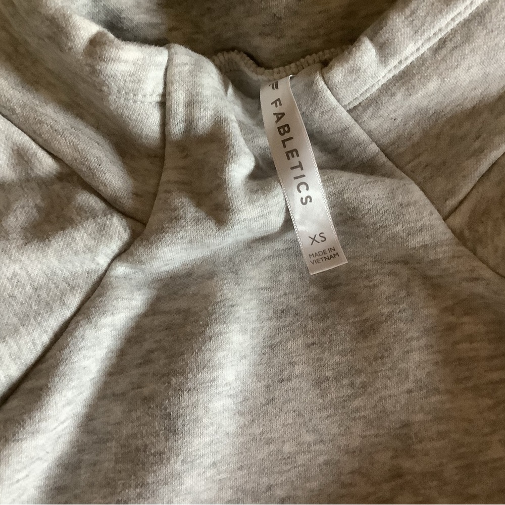 Fabletics Bundle! - Picture 2 of 5